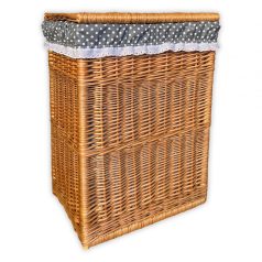 Quadratischer Wäschekorb mit Innenfutter
