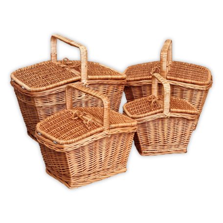 Quadratische Picknickkorb in verschiedenen Größen.
