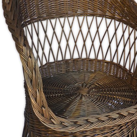 Fonott vessző fotel barna