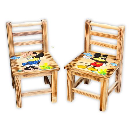 Fa gyerekasztal székekkel (több mintával)